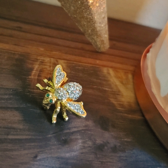 Joan Rivers Bee Pin - Picture 2 of 5